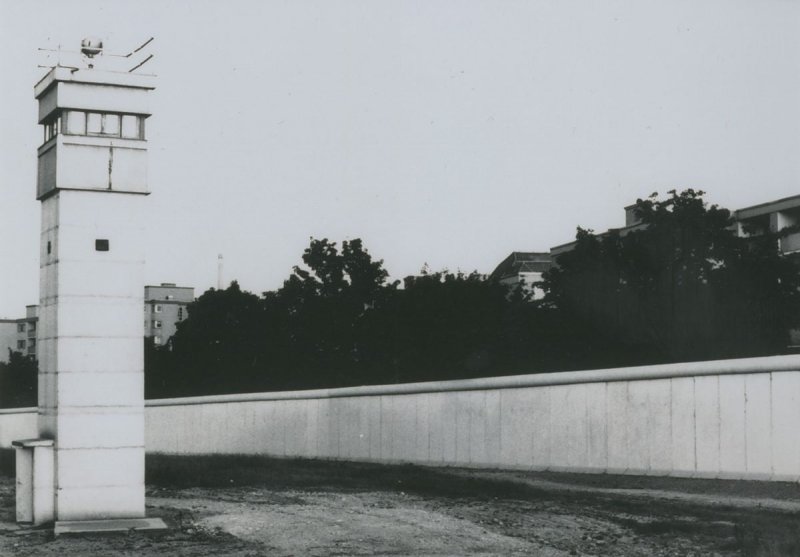 far beyond the berlin wall the 10 symbols of germany division berlin wall watchtowers