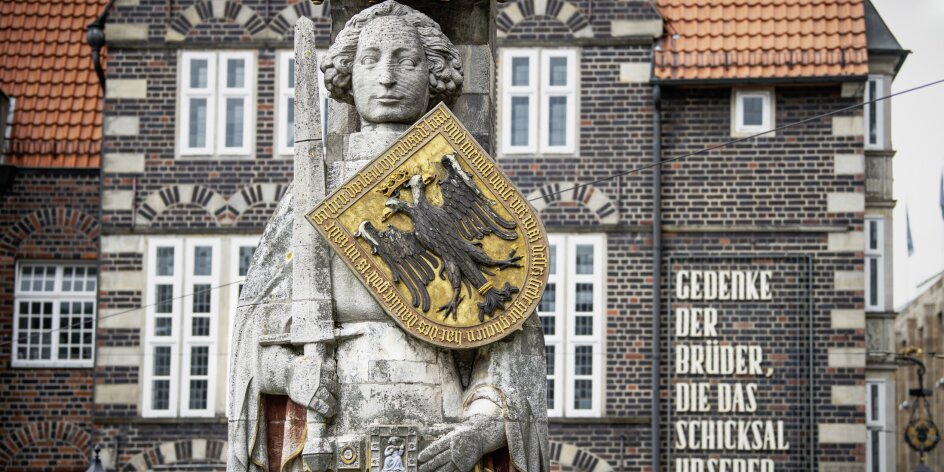 bremen roland statue ultimate guide to its 620 year history, symbolism & expert visitor tips