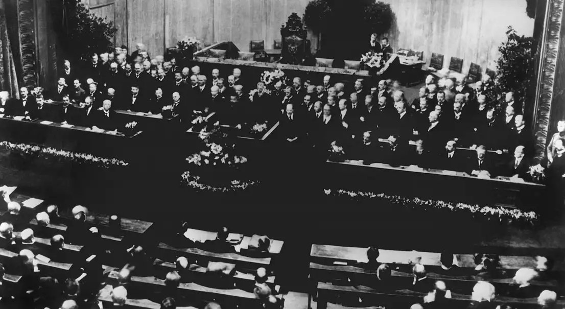 lessons from the weimar republic the fragility of democracy in the face of crisis 2